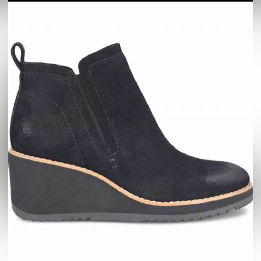 NWT Emeree Sofft Size 7 1/2 Bootie